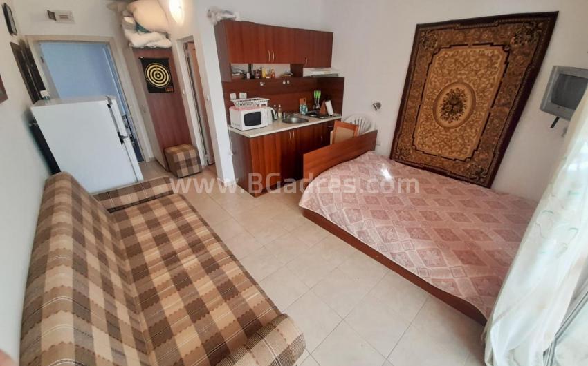 Apartment with furniture on the first line in Elenite resort | No. 811