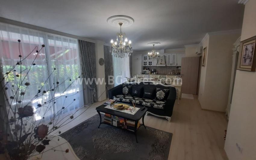 Large apartment with sea view in Sveti Vlas