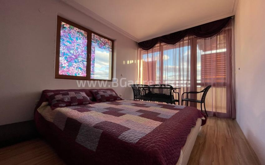 Large apartment with sea view in Saint Vlas | No. 2189