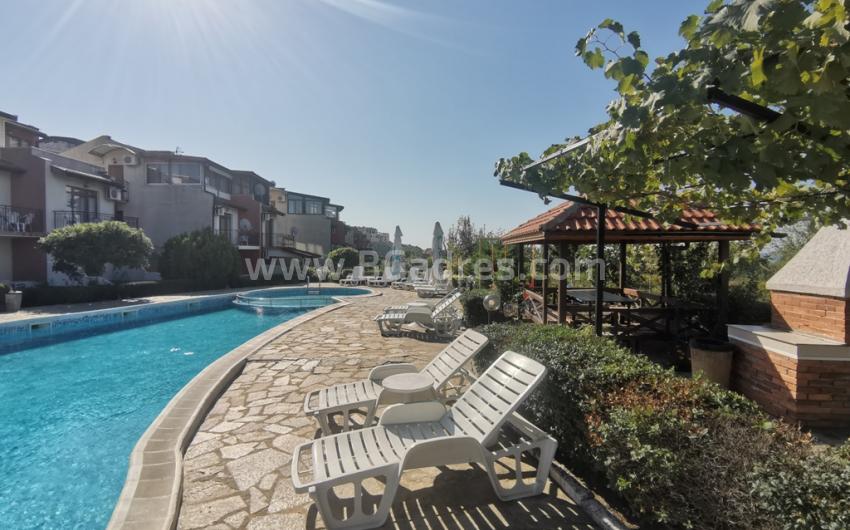 Apartment with a courtyard in Sveti Vlas | No. 2147