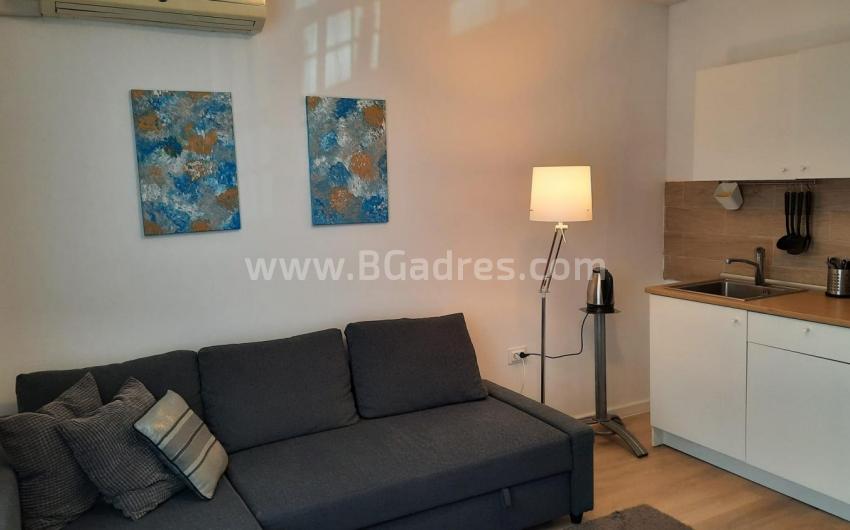 Apartment with low maintenance fee by the beach | No. 2233