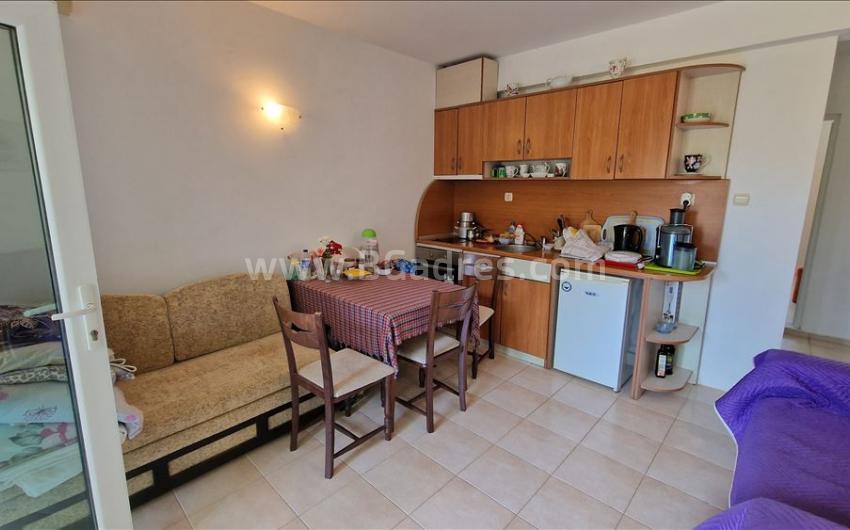 Inexpensive apartment on the first line I №2528