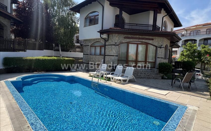 House with a swimming-pool in a complex І №3778