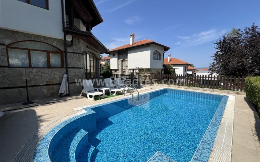 House with a swimming-pool in a complex І №3778