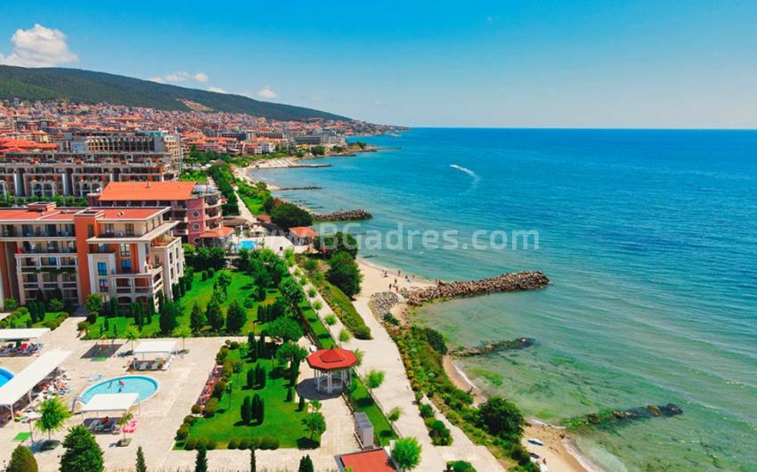 Two-bedroom apartment with sea views in Nessebar
