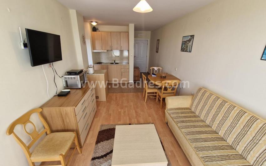 Cheap two bedroom apartment on the seaside І №3465
