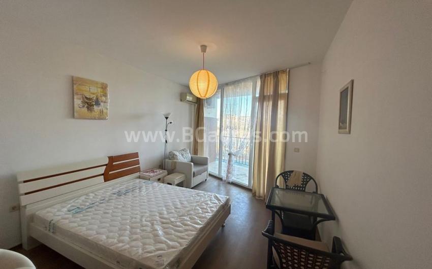 Large studio with low maintenance fee І №3379
