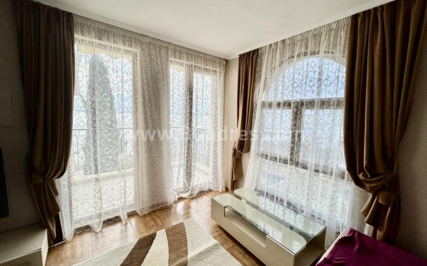 Apartment with direct sea views І №3364