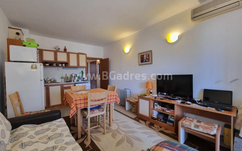 One bedroom apartment with low maintenace fee І №3736