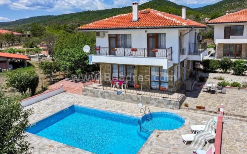 House with a swimming-pool in Goritsa І №3467