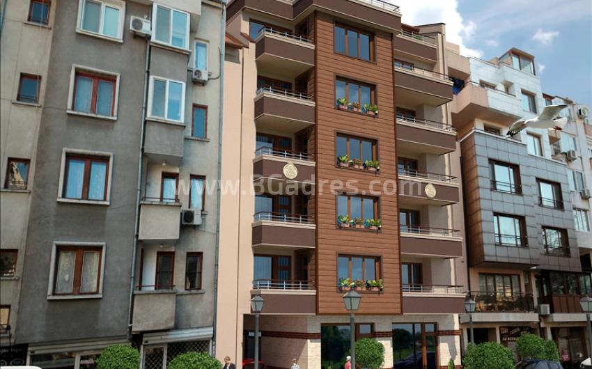 Апартаменти за постоянно пребиваване в жилищна сграда в центъра на Бургас