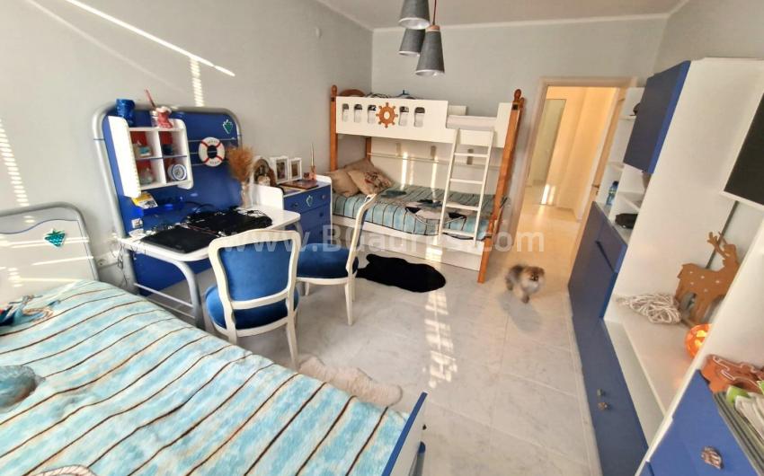Apartment mit 3 Schlafzimmern in Nessebar І №3425