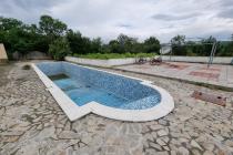 House with pool near the coast | No. 2052