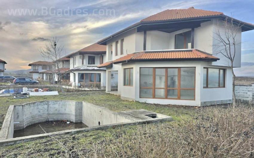 House with a swimming-pool in a complex І №3992