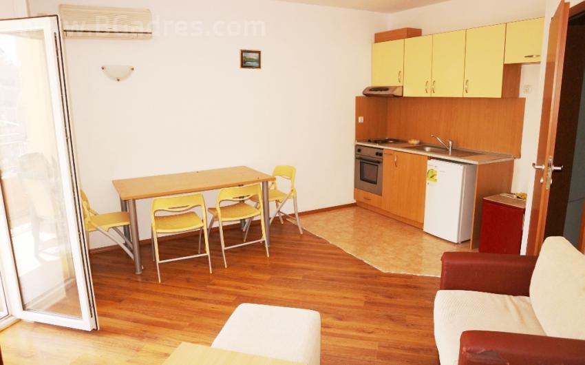 Cheap 2 bedroom apartment with low maintenance fee І №2797
