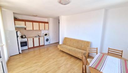Inexpensive apartment on the first line in Elenite I №2578