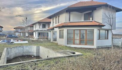 House with a swimming-pool in a complex І №3992